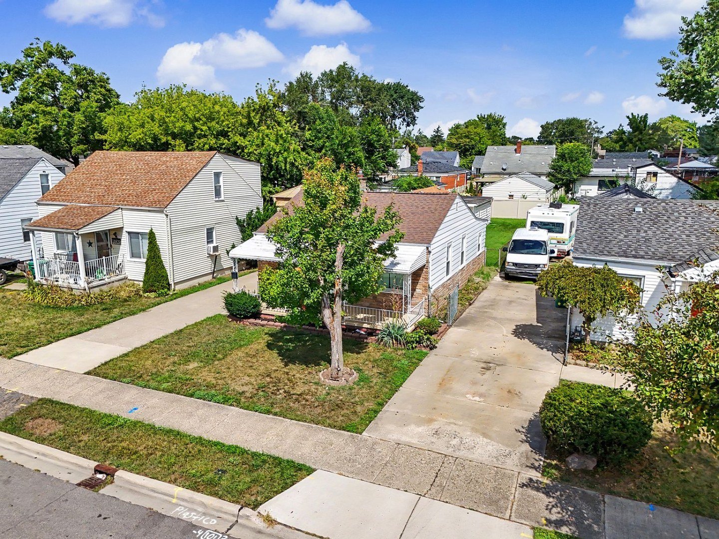 28674 Krauter St, Garden City, MI 48135