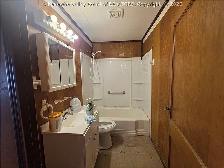 872 Hudson St, Saint Albans, WV 25177