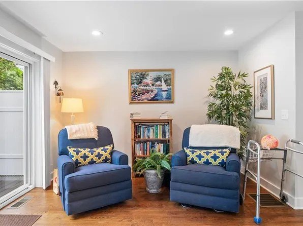 724 Centerville Rd #8, Warwick, RI 02886